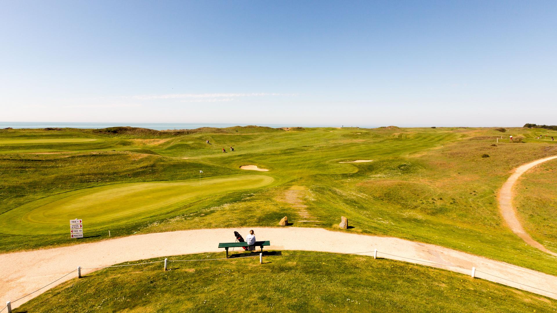GOLF ET ACTIVITES<br> EQUESTRES